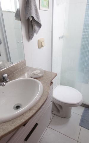Casa de condomínio à venda com 110m², 3 quartos e sem vagaBanheiro da suíte
