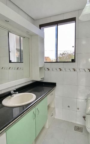 Casa para alugar com 600m², 5 quartos e 6 vagasBanheiro 4