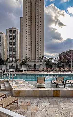 Apartamento à venda com 137m², 3 quartos e 3 vagas Apartamento à venda com 137m², 3 quartos e 3 vagasÁrea comum - Piscina