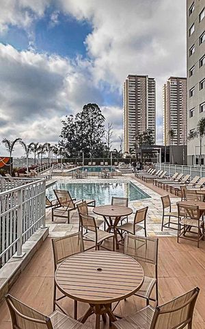 Apartamento à venda com 137m², 3 quartos e 3 vagas Apartamento à venda com 137m², 3 quartos e 3 vagasÁrea comum - Piscina