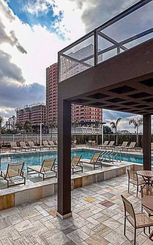 Apartamento à venda com 137m², 3 quartos e 3 vagas Apartamento à venda com 137m², 3 quartos e 3 vagasÁrea comum - Piscina