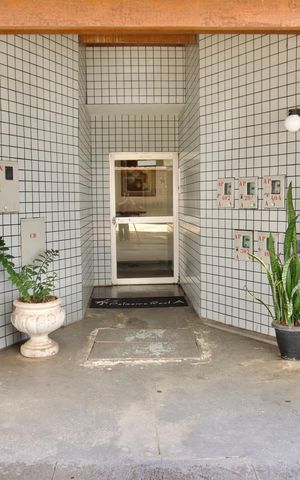 Apartamento à venda com 140m², 4 quartos e 1 vaga Apartamento à venda com 140m², 4 quartos e 1 vagaFachada do Bloco