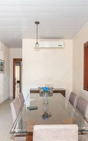 Casa à venda com 129m², 4 quartos e 1 vaga