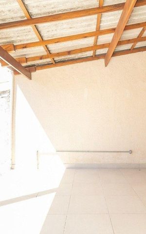 Casa à venda com 129m², 4 quartos e 1 vaga