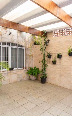 Casa à venda com 130m², 3 quartos e 2 vagasGaragem