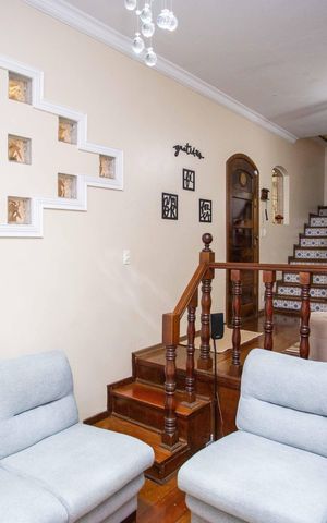 Casa à venda com 130m², 3 quartos e 2 vagasSala de TV