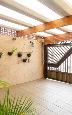 Casa à venda com 130m², 3 quartos e 2 vagasGaragem