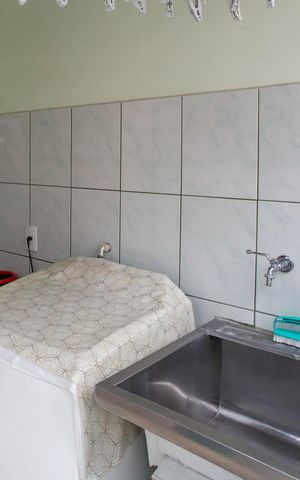 Casa à venda com 130m², 3 quartos e 2 vagasÁrea de Serviço