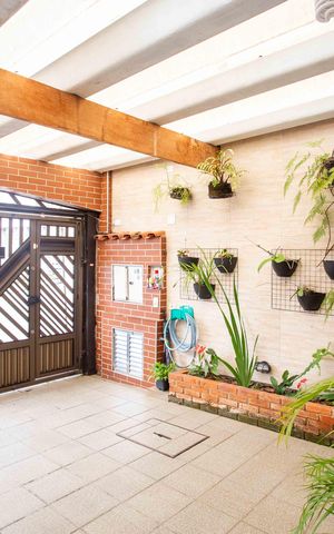 Casa à venda com 130m², 3 quartos e 2 vagasGaragem