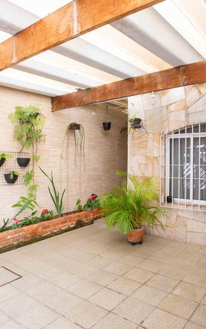 Casa à venda com 130m², 3 quartos e 2 vagasGaragem