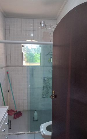 Casa à venda com 169m², 3 quartos e 2 vagas Casa à venda com 169m², 3 quartos e 2 vagasBanheiro