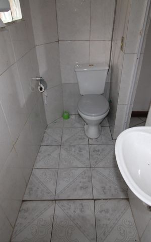 Casa à venda com 410m², 4 quartos e 3 vagasCasa 1 - Banheiro