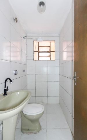 Casa para alugar com 45m², 1 quarto e sem vaga Casa para alugar com 45m², 1 quarto e sem vagaBanheiro