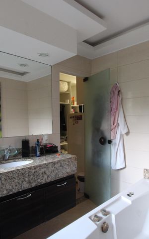 Casa à venda com 1316m², 7 quartos e 26 vagasBanheiro da suíte 4