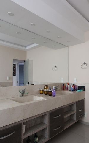 Casa à venda com 1316m², 7 quartos e 26 vagasBanheiro da suíte 3