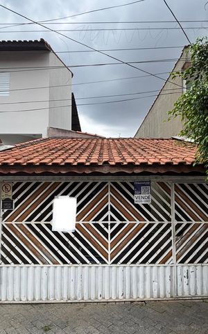 Casa à venda com 152m², 3 quartos e 2 vagas Casa à venda com 152m², 3 quartos e 2 vagasFachada