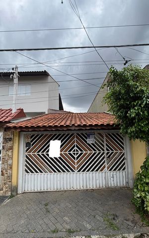 Casa à venda com 152m², 3 quartos e 2 vagas Casa à venda com 152m², 3 quartos e 2 vagasFachada