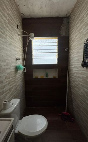 Casa à venda com 152m², 3 quartos e 2 vagas Casa à venda com 152m², 3 quartos e 2 vagasBanheiro