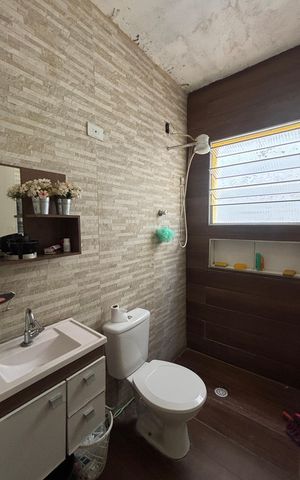 Casa à venda com 152m², 3 quartos e 2 vagas Casa à venda com 152m², 3 quartos e 2 vagasBanheiro