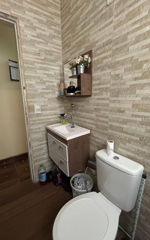 Casa à venda com 152m², 3 quartos e 2 vagas Casa à venda com 152m², 3 quartos e 2 vagasBanheiro