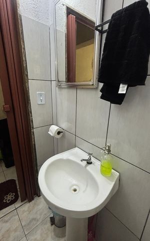 Casa à venda com 152m², 3 quartos e 2 vagas Casa à venda com 152m², 3 quartos e 2 vagasBanheiro