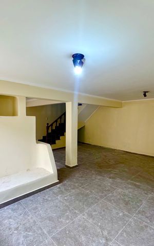 Casa à venda com 148m², 7 quartos e 2 vagasSala