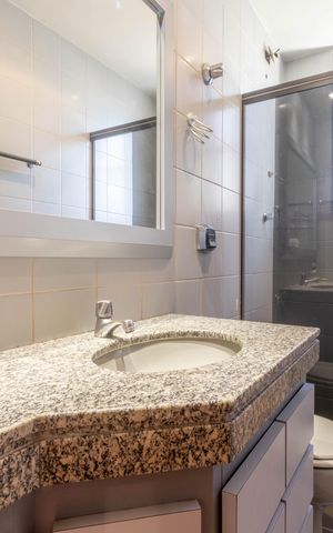 Apartamento à venda com 177m², 3 quartos e 2 vagas Apartamento à venda com 177m², 3 quartos e 2 vagasBanheiro Suíte
