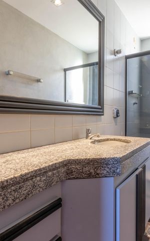 Apartamento à venda com 177m², 3 quartos e 2 vagas Apartamento à venda com 177m², 3 quartos e 2 vagasBanheiro Suíte