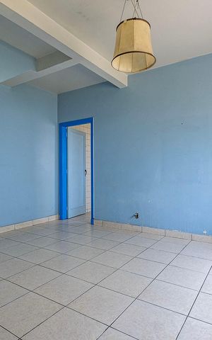 Casa à venda com 100m², 3 quartos e 2 vagas Casa à venda com 100m², 3 quartos e 2 vagasSala