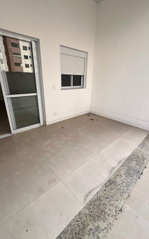 Apartamento à venda com 142m², 2 quartos e 2 vagas Apartamento à venda com 142m², 2 quartos e 2 vagasVaranda