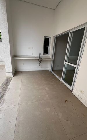 Apartamento à venda com 142m², 2 quartos e 2 vagas Apartamento à venda com 142m², 2 quartos e 2 vagasVaranda