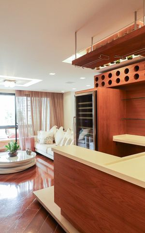 Apartamento à venda com 231m², 5 quartos e 4 vagas Apartamento à venda com 231m², 5 quartos e 4 vagasSala