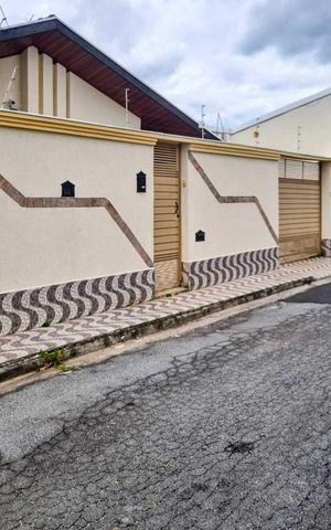 Casa para alugar com 220m², 4 quartos e 2 vagas