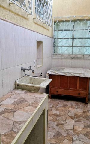 Casa para alugar com 220m², 4 quartos e 2 vagas