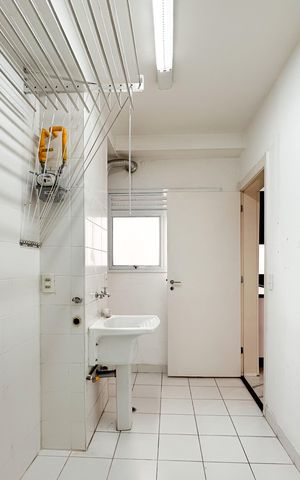 Apartamento à venda com 147m², 3 quartos e 2 vagas Apartamento à venda com 147m², 3 quartos e 2 vagasÁrea de Serviço