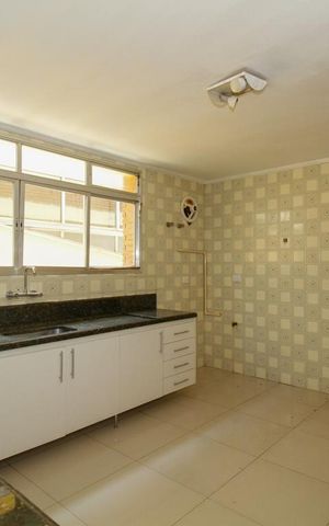 Casa para alugar com 600m², 4 quartos e 6 vagas Casa para alugar com 600m², 4 quartos e 6 vagasCozinha