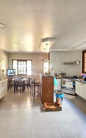 Casa à venda com 561m², 4 quartos e 2 vagas