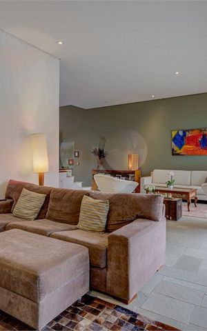 Casa à venda com 321m², 4 quartos e 2 vagas