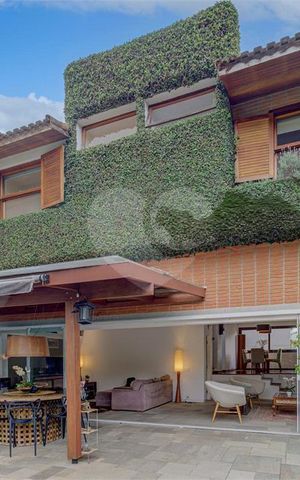 Casa à venda com 321m², 4 quartos e 2 vagas