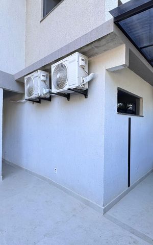 Casa de condomínio à venda com 300m², 4 quartos e 2 vagas Casa de condomínio à venda com 300m², 4 quartos e 2 vagasÁrea externa