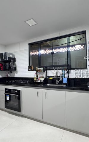 Casa de condomínio à venda com 300m², 4 quartos e 2 vagas Casa de condomínio à venda com 300m², 4 quartos e 2 vagasCozinha