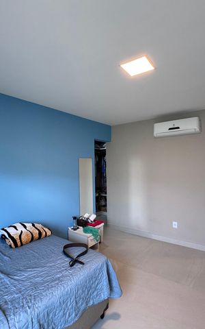 Casa de condomínio à venda com 300m², 4 quartos e 2 vagas Casa de condomínio à venda com 300m², 4 quartos e 2 vagasSuíte 2