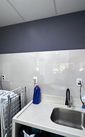 Casa de condomínio à venda com 300m², 4 quartos e 2 vagas Casa de condomínio à venda com 300m², 4 quartos e 2 vagasÁrea de Serviço