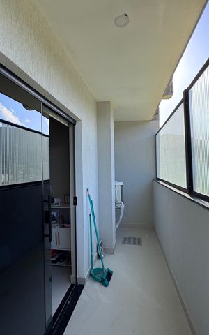 Casa de condomínio à venda com 300m², 4 quartos e 2 vagas Casa de condomínio à venda com 300m², 4 quartos e 2 vagasSuíte 1 - Varanda