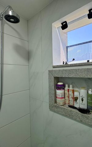 Casa de condomínio à venda com 300m², 4 quartos e 2 vagas Casa de condomínio à venda com 300m², 4 quartos e 2 vagasSuíte 1 - Banheiro