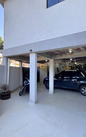 Casa de condomínio à venda com 300m², 4 quartos e 2 vagas Casa de condomínio à venda com 300m², 4 quartos e 2 vagasÁrea externa