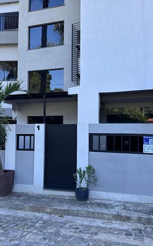 Casa de condomínio à venda com 300m², 4 quartos e 2 vagas Casa de condomínio à venda com 300m², 4 quartos e 2 vagasFachada