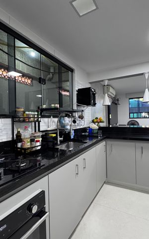 Casa de condomínio à venda com 300m², 4 quartos e 2 vagas Casa de condomínio à venda com 300m², 4 quartos e 2 vagasCozinha