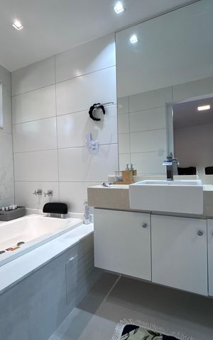 Casa de condomínio à venda com 300m², 4 quartos e 2 vagas Casa de condomínio à venda com 300m², 4 quartos e 2 vagasSuíte 3 - Banheiro