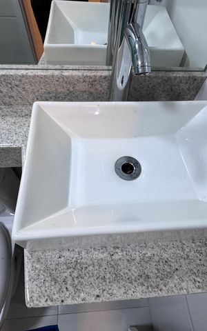 Casa de condomínio à venda com 300m², 4 quartos e 2 vagas Casa de condomínio à venda com 300m², 4 quartos e 2 vagasSuíte 4 - Banheiro